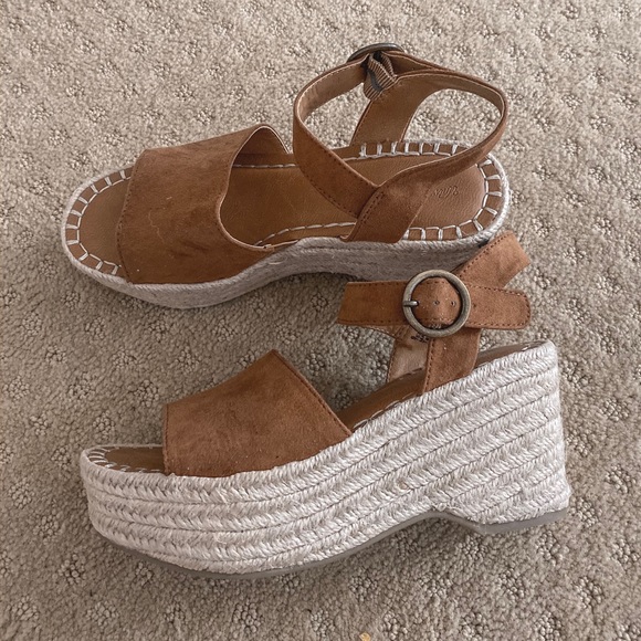 🚫SOLD on FB🚫 Wedges - Picture 1 of 3